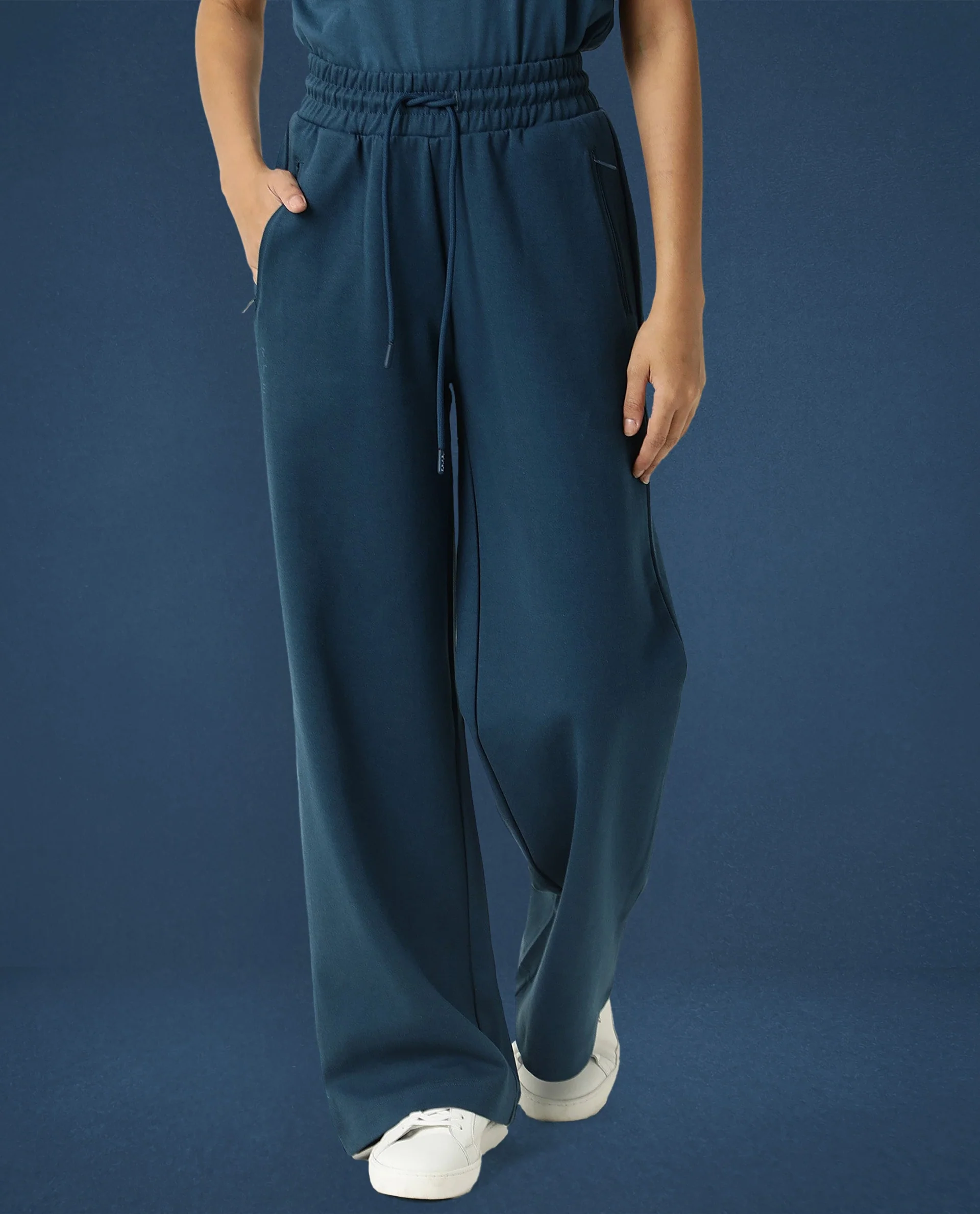 Rareism Women's Heavy Weight Interlock 340 Gsm Cotton Blend Plain Ankle Length Relaxed Fit Track Pant Flared