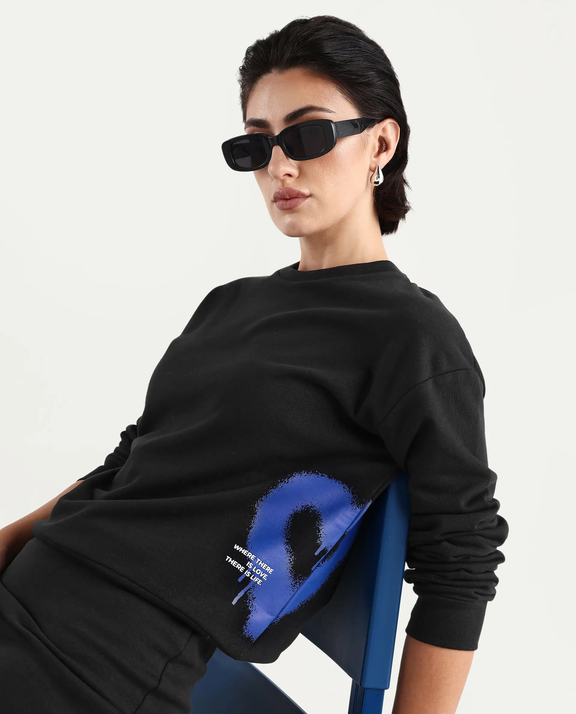 Rareism Women's Herf Black Cotton Crew Neck Graphic Print Regular Fit Sweatshirt
