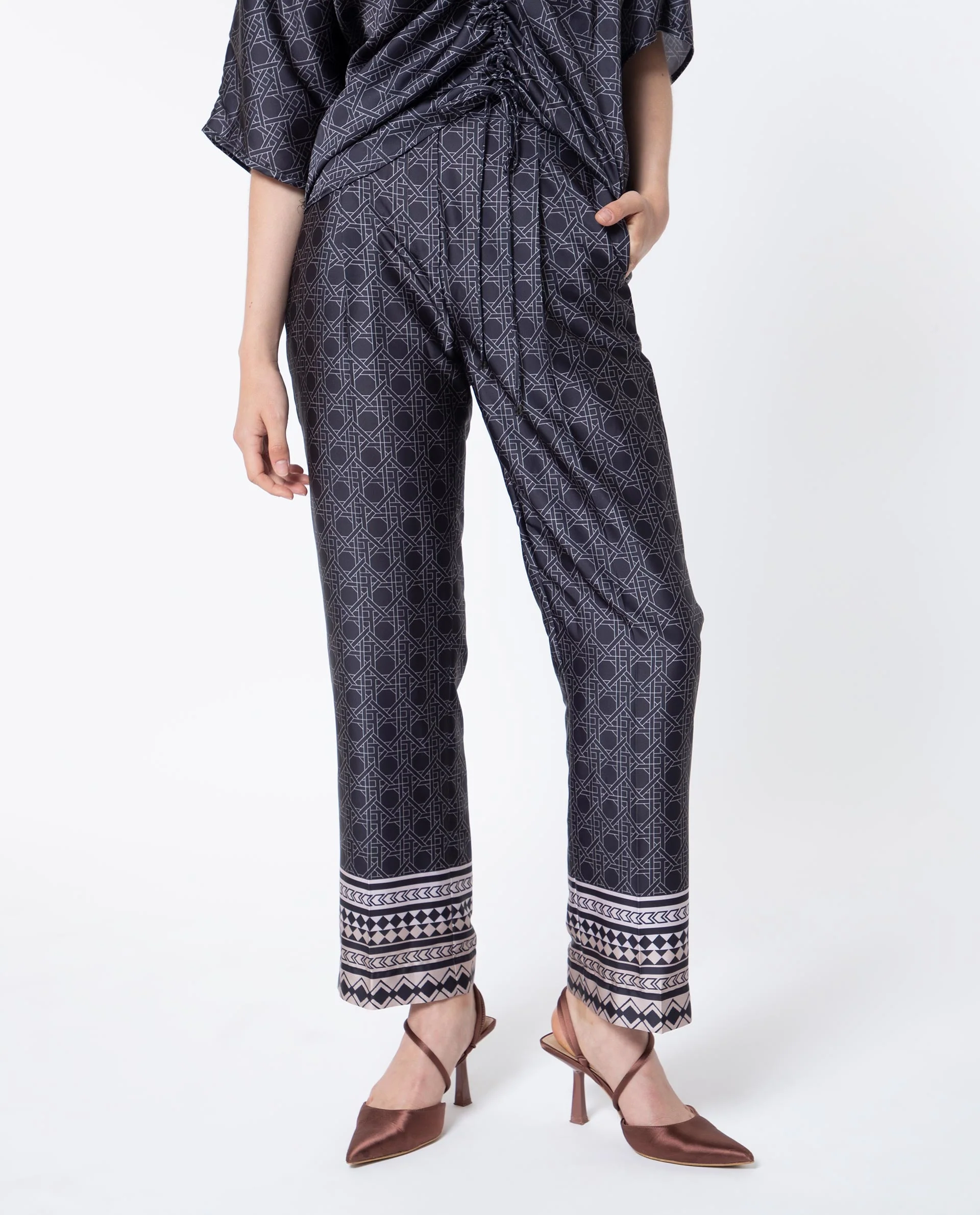 Rareism Women's Sepiat Dark Black Polyester Geometric Print Ankle Length Relaxed Fit Trouser - Image 2